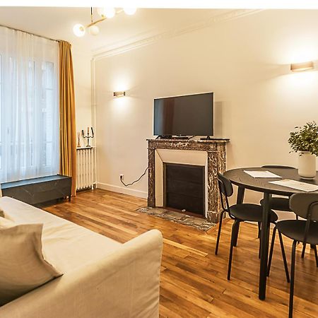 The Square, Paris-Asnieres, Private Apartment With Bedroom And Living Room Exterior photo